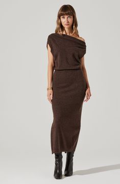 Asymmetrical one shoulder midi sweater dress Perfect for work to wherever Right side knee slit Pull on style 50% Acrylic, 45% Nylon, 5% Wool Dry clean only Style #ACDR102442 Fall/winter Dresses, Dress With Sweater Over It, Sweater Dress With Boots, One Shoulder Sweater, Midi Sweater Dress, Short Loungewear, Asymmetrical Sweater, Astr The Label, Fall Dress