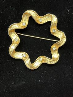 VINTAGE SIGNED SARAH COVENTRY GOLD TONE RHINESTONE PIN BROOCH  | eBay Sarah Coventry Jewelry, Sarah Coventry, Coventry, Pin Brooch, Vintage Signs, Vintage Watches, Antique Jewelry, Brooch Pin, Vintage Antiques