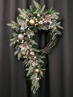 Rustic Wreath Ideas, Wreaths For Front Door Diy, Christmas Decorations Centerpiece, Christmas Door Wreath, Pretty Christmas Decorations, Christmas Decor Inspiration