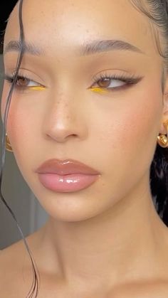 Light Color Eyeshadow Looks, Love Makeup Looks, Mocha Makeup Look, Trend Makeup Looks, Fall Eye Makeup Looks, Light Skin Makeup Looks, Liner Makeup Looks, Copper Eyeliner, Mocha Makeup