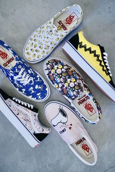 AAAAHHHHH!!! {I already have these on my wishlist. I have to get at least the blue pair} Minnetonka Boots, Beaded Moccasins, Tenis Vans, Minnetonka Moccasins, Slippers For Men, Disney Shoes, Moccasins Shoes