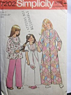 Simplicity Pattern 7202 Girls' Size 7 Breast 20" Robe Nightgown Pajamas CUT 1975 | eBay Vintage Sleepwear, 70s Girl, 1970s Sewing Patterns, Girls Robes, Girls Sleepwear, Bias Binding, Paper Patterns, 1970s Fashion, Pajama Robe