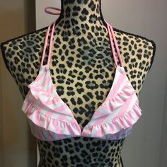 Super Cute New Without Tags Size Small Pink And White Bikini Top Has Removable Padding River Mermaid, White Swimsuit Top, Gyaru Y2k, Thrift Ideas, Gyaru Aesthetic, Oc Clothes, Cute Swimwear, Ruffle Bathing Suit, Pink Bathing Suits