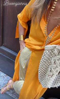 Woman Outfits Summer, Long Sleeve Flowy Maxi Dress, Older Woman Outfit, Diy Tunic, Edgy Classic, Boho Inspo, Polished Casual, Outfits Edgy