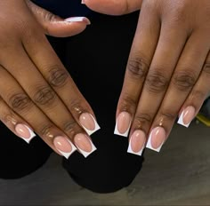 Black French Tip Nails Dark Skin, White French Tip Nails On Dark Skin, White French Tips On Brown Skin, Black Women French Tip Nails, Short French Nails Black Women, White French Tip Black Women, Rachel Aesthetic, Outline Nails, Nice Hands