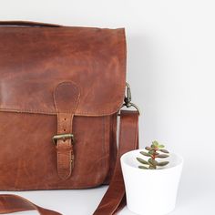 Leather satchel in vintage brown. University Bag, Leather Backpacks, The Messenger, Cow Hide, Leather Pouch, Leather Design, Vintage Brown, Bags Accessories, Leather Satchel