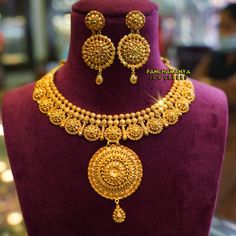 Necklace and Raanihaar set « Panchakanya Jewellers Golden Set Design, 3 Tola Gold Set Design, Necklace Set Gold Wedding Jewelry, Choker Designs Gold, Heavy Gold Necklace, Gold Choker Necklace Set, Handmade Necklace Designs