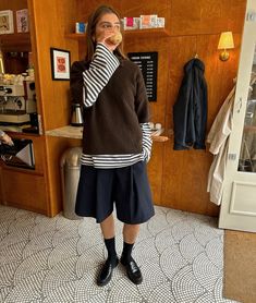 Easy Cute School Outfits, Striped Sweater Outfit Winter, Black Striped Sweater Outfit, Sleaze Academia, Uniform Display, Functional Outfits, Mode Inspo, Cool Fashion