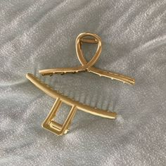 Two Brand New Golden Hair Clips! Very Secure Claw Clips Hold Your Hair In Place And Look Good! Never Worn In Perfect Condition, Bought A 4 Pack For $40 And Only Need 2 Of Them. Hair Clips Gold, Golden Hair, Claw Clips, Claw Clip, Christmas List, A 4, Hair Clips, Hair Accessories, Conditioner