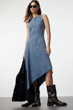 Stylish Sleeveless Blue Jean Midi Asymmetric Dress | Trendy Casual Jean Dress | Sleeveless Jean Dress | Knee-Length Denim Dress ✔️Colors may vary due to light differences in studio shootings. ✔️Wrinkles may occur during the shipping process. After receiving your clothing, you can wear it neatly like the model if you use a steam iron afterward. ✔️Model's Measurements: Height: 174 cm (5'9'') Bust: 83 cm (32 in) Waist: 60 cm (23 in) Hips: 89 cm (35 in) The model is wearing a size S/36/8. Material C Chic Denim Dress With Asymmetrical Hem, Fitted Asymmetrical Denim Dress, Casual Denim Dress With Asymmetrical Hem For Summer, Casual Summer Denim Dress With Asymmetrical Hem, Summer Denim Dress With Asymmetrical Hem, Blue Asymmetrical Sleeveless Dress For Spring, Casual Medium Wash Sleeveless Midi Dress, Casual Asymmetrical Denim Dress, Chic Washed Blue Sleeveless Dress