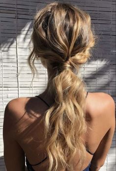 Curled Ponytail Hairstyles, Formal Ponytail, Low Ponytail Hairstyles, Pony Hairstyles, Ponytail Hairstyles Easy, Easy Hairstyles For Medium Hair, Graduation Hairstyles, A Ponytail, Braided Hairstyles Updo