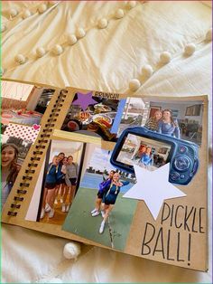 Cute Easy Scrapbook Ideas, Sophomore Year Scrapbook Ideas, Scrapbook Ideas College Memories, Freshman Scrapbook Cover, Memorie Journal Ideas, Scrapbook Ideas Colorful, Friend Group Scrapbook, Scrapbook Ideas For Senior Year, Simple Scrapbook Pages