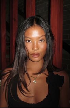 Dark Skinned Asian Women, Brown Eyebrows Black Women, Hispanic Woman Aesthetic, Dark Features Women, Black Hair On Brown Skin, Tan Skin Dark Hair, Casual Makeup Looks Simple, Dark Skin Asian, Makeup Looks Glowy