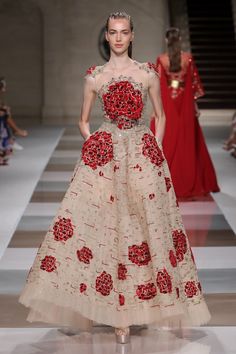 Ziad Nakad F/W Haute Couture 2019. Stunning Fashion, Fashion Designing, Rose Fashion