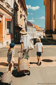 Top 15 Best Family Travel Destinations Worldwide: Ultimate Picks for Memorable Holidays Family Holiday Aesthetic, Family Vacations In The Us, Family Trip Ideas, Road Trip Family, Travel With Family, Cheap Family Vacations, Vacations In The Us, Dream Vacations Destinations, Family Vacation Destinations