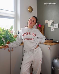 @noortjejonkers is chilling out at home in a matching Gymshark set