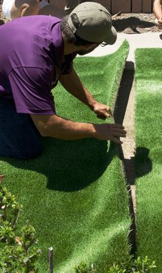 Faux Grass Patio Ideas, Patio Fake Grass Ideas, Grass Artificial, Artificial Grass Patio Ideas, How To Install Fake Grass Outdoor Living, Turf Under Playset, Artificial Turf Ideas, Fake Grass Patio, Artificial Grass Backyard Landscapes