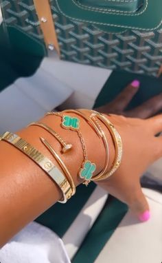 Gold Earrings Set Aesthetic, Old Money Bracelet, Expensive Girl Aesthetic, Designer Bracelet Stack, Luxury Bracelet Stack, Estilo Khloe Kardashian, The Life I Want, Life I Want, Van Cleef And Arpels Jewelry