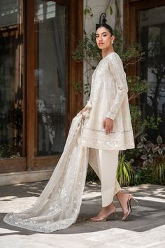 Ashi Sania Maskatiya, Muslin Dress, Pakistani Couture, A Line Kurta, Casual Party Dresses, Eid Collection, Organza Dupatta, Asian Outfits, Embroidered Clothes