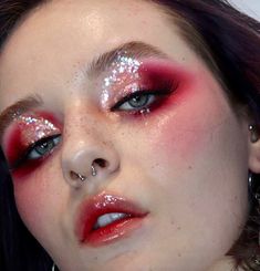 Chunky Gold Glitter Eye Makeup, Going Out Eye Makeup, Maroon Eye Makeup, Ideas Maquillaje, Goth Prom, Prom 2024