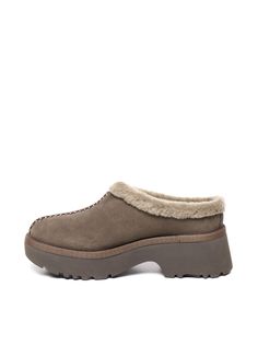 -Clogs with suede upper -Rubber heel -Internal padding -Colour: HickoryComposition: 100% Sheepskin Winter Suede Clogs With Leather Footbed, Winter Suede Clogs With Rubber Sole, Shearling Clogs With Rubber Sole Slip-on, Shearling Slip-on Clogs With Rubber Sole, Winter Suede Mules With Rubber Sole, Winter Suede Closed Toe Mules, Winter Closed Toe Suede Mules, Winter Suede Mules With Closed Toe, Winter Suede Slip-on Clogs