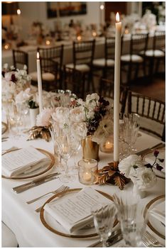 Elegant white tabletop decor with small centerpieces and taper candlesfeaturing vintage gold metallic detailsplace settings with menus and white flowersLong tablescape idea for reception decorSophisticated London Wedding with Intimate Dinner Party VibesPhotographyDivine Day PhotographyVenueThe Arts ClubClick on the link to see more LBTQ wedding ideas and same sex marriage inspiration on LOVE INC MAG Vintage Glamour Wedding Decorations, Vintage Romance Wedding Theme, Classy Vintage Wedding Aesthetic, Vintage Wedding Color Palette, Old Money Wedding Decor, Dinner Party Vibes, Aesthetic Dinner Party, Wedding Dinner Table Setting, Wedding Interior