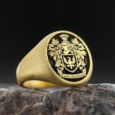 Personalized Custom Family Crest Signet Statement Silver Ring for Men Anniversary Gift fathers day gift. I offer you the Family Rings that would you pass down as legacy from one generation to the next. Your custom products will be designed and tailor-made to your liking with your own customized logo. Raised or Engraved Logo style round ring has 3 different ring face size, more color plating and polishing available. Personalize Ring face as your wish and Please contact with me and just send photo Family Seal, Family Crest Ring, Family Crest Rings, Silver Ring For Men, Custom Signet Ring, Family Logo, Family Rings, Logo Style, Mens Anniversary Gifts