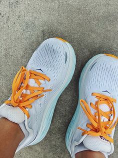 Hoka Running Outfit, Women Hoka Shoes, Cute Hoka Outfits, Hoka Clifton 8 Outfit, Womens Hoka Shoes, Aesthetic Hoka Shoes, Hoka Running Shoes Woman Outfit, Hokas Outfit Ideas, Preppy Hoka Shoes