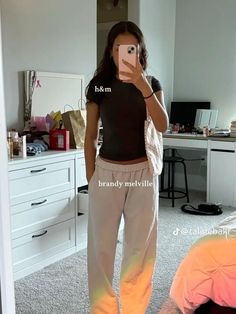 Creds to @talinebakr on tt Shorts Outfit Inspo Aesthetic, Target Sweatpants Outfit, Levis Low Loose Jeans Outfit, Outfit Ideas Comfy School, How To Style Brandy Melville Sweatpants, Outfit Inspo And Where To Buy, Sweatpants With Tank Top, Cute Joggers Outfits, Short Sleeve Outfits For School