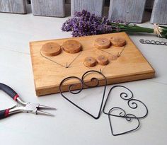 a cutting board with some scissors on top of it