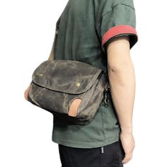 The Men's Canvas Shoulder Bag is a stylish choice for men who are looking for a practical and masculine bag. Made of sturdy canvas with a vintage look, this bag is built to last! A Small Waxed Canvas Crossbody Bag ideal for your travels The men's canvas shoulder bag has a very masculine look with its sleek and stylish design. The flap with snap adds a touch of sophistication to your outfit. The choice of canvas as the material of manufacture adds a vintage touch that will appeal to retro style l Vintage Canvas Bags, Daughters Boyfriend, Vintage Messenger Bag, Masculine Design, Canvas Messenger Bag, Canvas Crossbody Bag, Messenger Bag Men, Vintage Canvas, Waxed Canvas