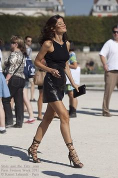 Barbara Martelo Paris Fashion Week Street Style, Miniskirt Outfits, Parisian Chic, Look Chic, Primavera Estate, Skirt Outfits, Women Style