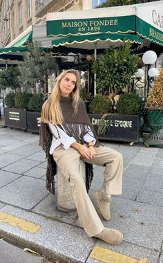 Madrid Street Style, Europe Winter Outfits, Fall Italy Outfits, Spain Outfit Ideas, Aesthetic Ropa, Madrid Outfits, Spanish Outfits, Spain Outfit, Styling Clothes