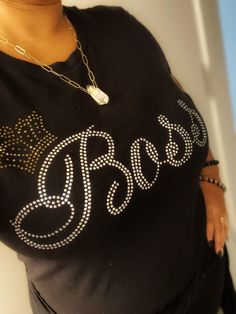 Boss with queen crown rhinestone t shirt. Available in black or white regular unisex shirt. Rhinestone T Shirt, Boss Tshirt, Bling Shirts, Clock Wall, Queen Crown, Diy Clock, Gifts For Boss, White T Shirt, Black T Shirt