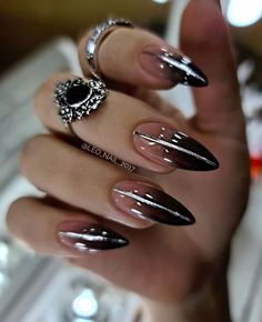 Short Nail Design, Nail Black, Nail Polish Ideas, Nail 2023, Nail Short, Minimalist Nail, Art Designs Ideas