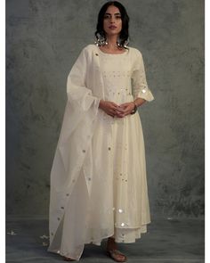 Gabriela Montez, डिजाइनर कपड़े, White Kurta, Kurta Designs Women, Ethnic Outfits, Dress Indian Style, Indian Wedding Outfits