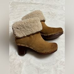 Ugg Women's Lynnea Shearling Ankle Clog Boots Sheepskin Fold-Over Lining Size 7 Shoes Ugg, Clog Boots, Womens Uggs, Ugg Shoes, Bootie Boots, Clogs, Ankle Boots, Size 7, Women Shoes