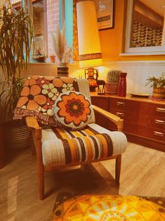 a living room filled with furniture and a lamp