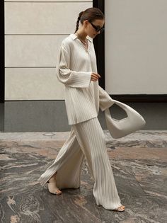 Urban Loose Pleated Solid Lapel Collar Blouses Tops  &  Wide Leg Pants Two Pieces Set CREAMY-S Two Peice Set, Pijamas Women, Outfit Oversize, Jeans Overall, Cozy Coats, Pleated Shirt, Wide Trousers, Two Piece Pants Set, Traje Casual