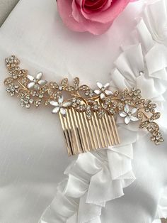 A truly elegant bridal hair comb, embellished with sparkling crystals and finished in beautiful gold, giving a wonderful vintage feel. Make a statement on your wedding day, with this stunning hair accessory. Perfect for brides and bridesmaids. Sits comfortably and securely in the hair. Measures approximately 15cm x 6cm. All items are carefully packaged in a beautiful white gift box. Art Deco Bride, Crystal Wedding Hair Accessories, Vintage Hair Comb, Crystal Comb, Bridal Clutch Bag, Wedding Hair Piece, Hair Comb Bridal, Vintage Hair Combs, Bridesmaid Hair Accessories