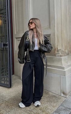 Stile Casual Chic, Chique Outfits, City Outfits, Leather Jacket Outfits, Looks Street Style, Cooler Look, Mode Inspo, Looks Chic, 가을 패션