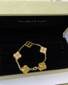 Shipping is Free VCA Vintage Alhambra pendant 18K yellow Gold Diamand 5 motifs Bracelets Comes with box and gift bag just as shown in the pictures. If you have any questions, please feel free to contact me. Vintage Alhambra Pendant, Alhambra Pendant, Wedding Shop, Favorite Things Gift, Gift Bag, Halloween Shopping, Favorite Jewelry, Jewelry Bracelets, Charm Bracelet