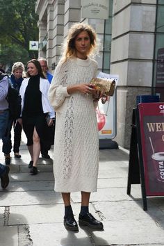 Street Style London, White Sweater Dress, London Fashion Weeks, Casual Chique, It Bag, Looks Street Style, White Sweater, Look Vintage