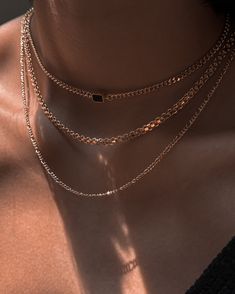 Featuring a unique and intricate interlock of oval chains woven into this timeless chain necklace. We love to layer this chain with our pendant necklaces, but its perfect width makes it a beautiful solo necklace too! …………………………………. Item Details: Chain width measures 4 mm Material: 18k Gold Fill Clasp type: lobster Tarnish-resistant, waterproof, safe for sensitive skin Lead-free and nickel-free