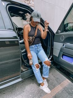 Summer Outfit Trends 2024, Womens Spring Outfits 2024, Outfit Ideas With Hats, Smart Casual Outfits For Women, Sports Mom Outfit, Soccer Mom Outfit, Hat Outfit Summer, Baseball Mom Outfits, Sneakers Outfit Summer