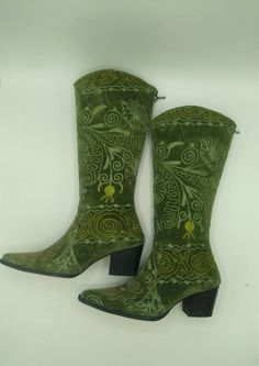 These are genuine leather handembroidered custom made knee high boots. Made with genuine leather, suzani embroidered velvet, special sole, ykk zipper.  There is every size is available, 6 us to 10.5 us, 36 eu to 42 eu.  These boots are light and ultra confortable.  Water proof, wearable under the Western Green Snip Toe Boots, Green Casual Boots With Snip Toe, Casual Green Boots With Snip Toe, Fitted Green Snip Toe Boots, Green Leather Western Boots, Fitted Bohemian Leather Boots, Boho Style Boots, Hippie Boots, Fashion Cowboy Boots