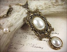 Renaissance Wedding Necklace, White Pearl, Medieval Bridal Pendant, Pearl Necklace, Medieval Necklace, Tudor Costume, Ready to Ship