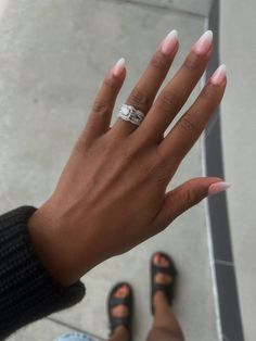 Short Almond Ombre Acrylic Nails, Ombre Sparkle Nails Short, Ombré Almond Nails Short, Almond Shaped Vacation Nails, Ombre With French Tip, Natural Ombre Nails Almond, French Tip Ombre Nails Almond, Almond French Ombre Nails, Ombre Nail Designs Almond Shape