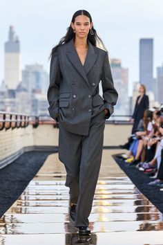 Cos Campaign, Androgynous Outfits, Androgynous Style, Outwear Women, Dressed To The Nines, Androgynous Fashion, Fall 2022, Wardrobe Style