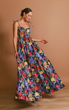 Juliet Maxi Dress ~ Charm Peony Black Taffeta – Show Me Your Mumu Funky Formal, Garden Wedding Dress Guest, Maternity Dress Wedding Guest, Boho Chic Aesthetic, Pastel Floral Dress, Peony White, Plus Size Mini Dresses, Pastel Dress, Serena And Lily